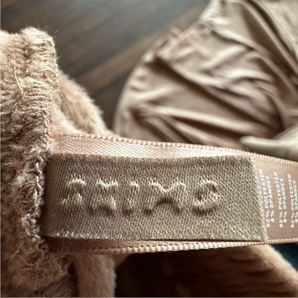 Tan Lounge Set with Robe - Picture 3 of 5